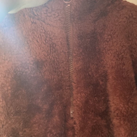 I like this little zip up hoodie it’s just not my size and I wish it was - Picture 4 of 5